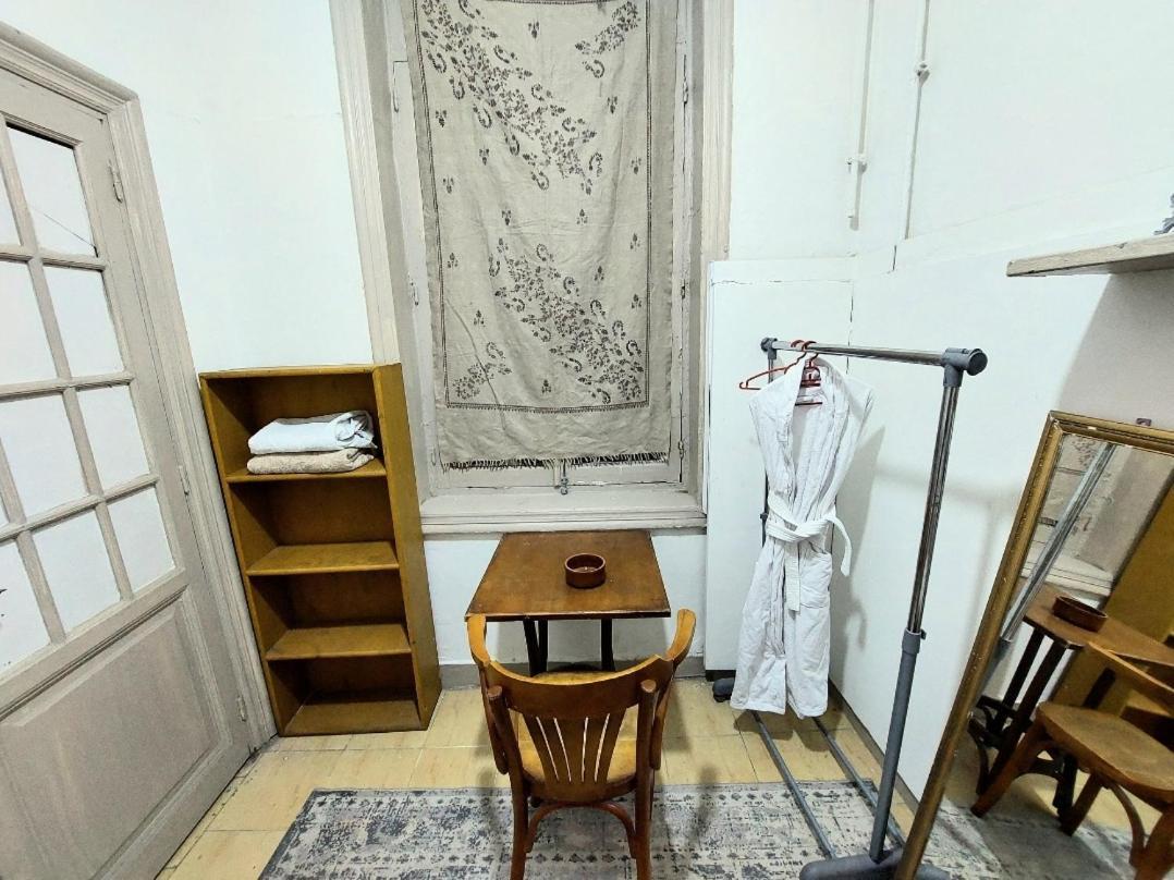 Arab Hostel, Welcoming All Solo And Groups Travellers But, Unmarried Couples Not Allowed 亚历山大港 外观 照片