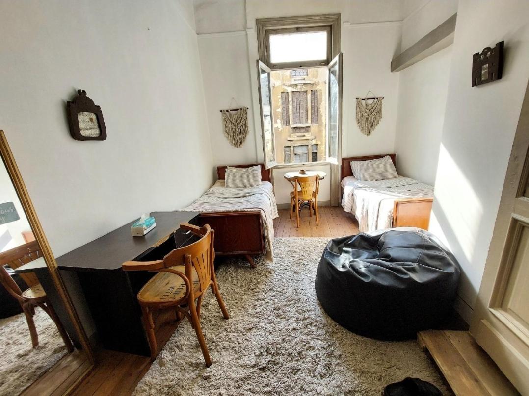 Arab Hostel, Welcoming All Solo And Groups Travellers But, Unmarried Couples Not Allowed 亚历山大港 外观 照片