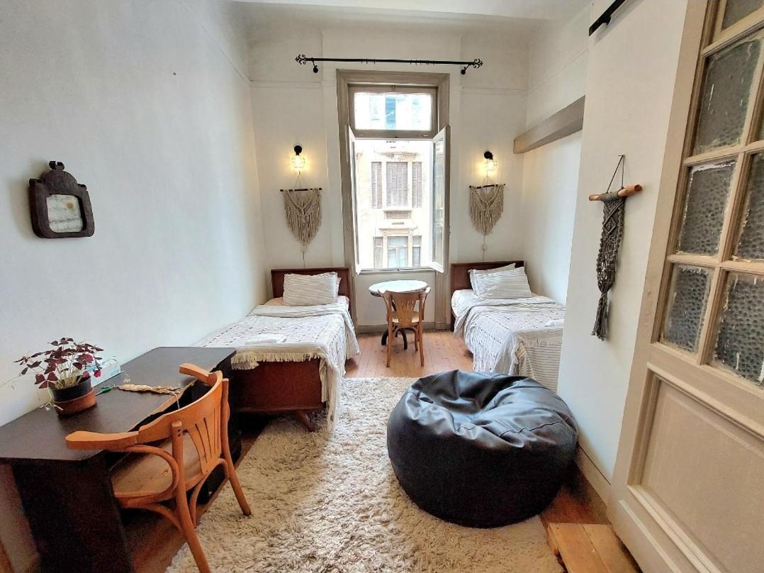 Arab Hostel, Welcoming All Solo And Groups Travellers But, Unmarried Couples Not Allowed 亚历山大港 外观 照片