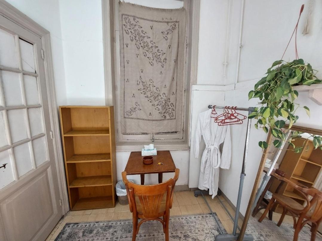 Arab Hostel, Welcoming All Solo And Groups Travellers But, Unmarried Couples Not Allowed 亚历山大港 外观 照片